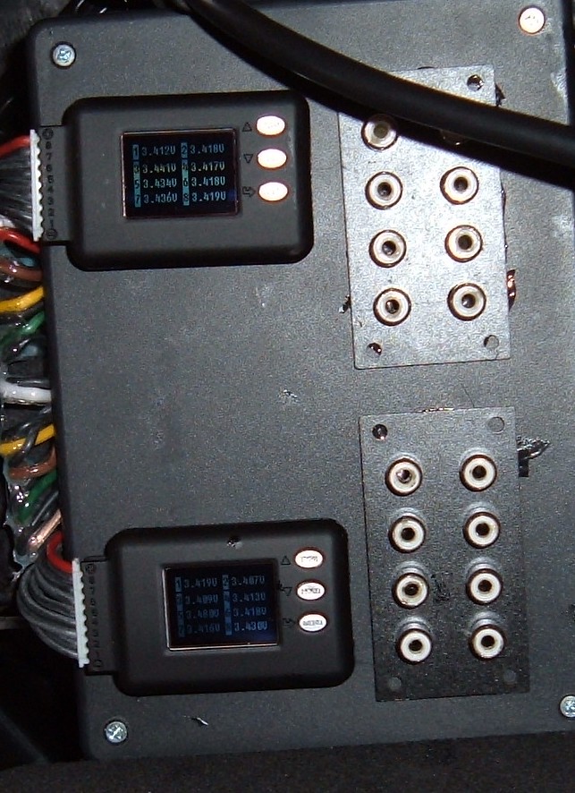 Close-up of Plug-and-Play battery manual balance center