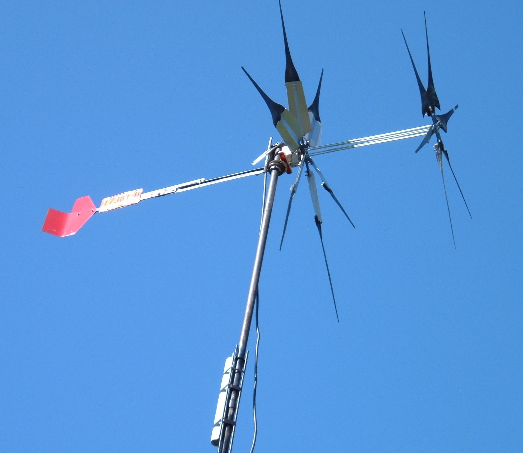 Three foot blade set preceding a seven foot blade set with eighteen inches of separation